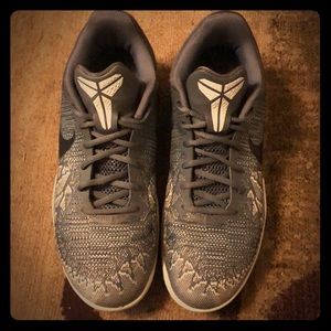 Kobe Mamba Rage Gray/white shoes size 10 men’s